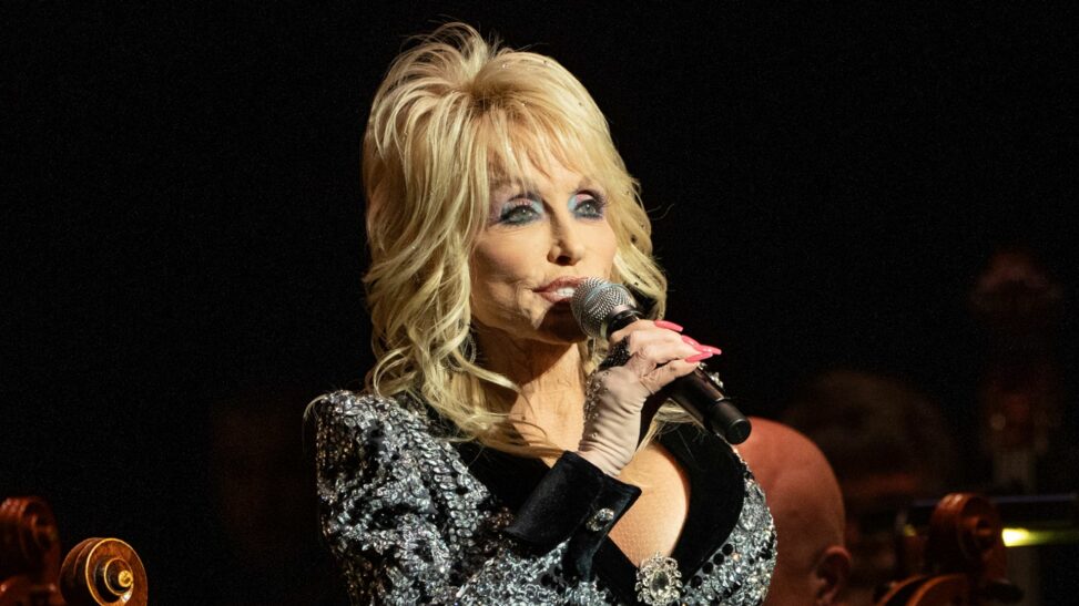 Dolly parton is 'going to be just fine', country singer's sister says