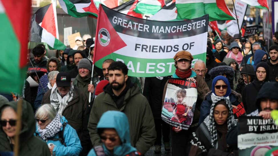 Minister sidesteps questions on jewish students' safety amid 7 october anniversary protests