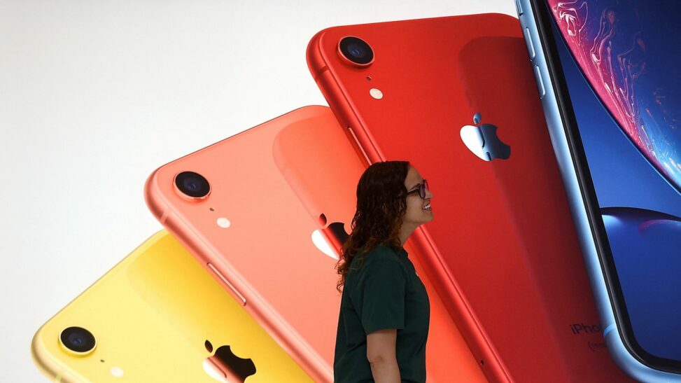 Apple and samsung phone users could get compensation