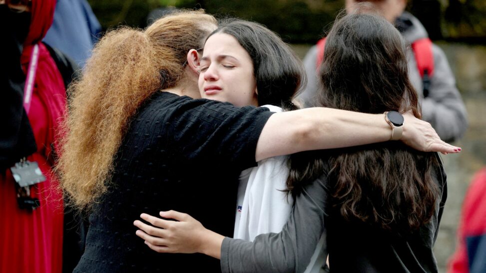 Eyewitnesses describe moment manchester synagogue attack unfolded