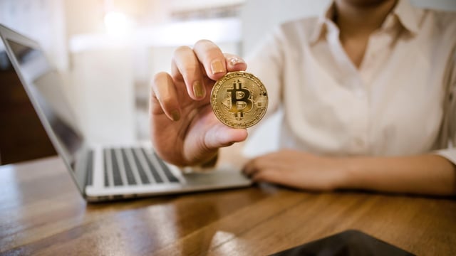American express partners with coinbase on a crypto credit card that pays bitcoin rewards