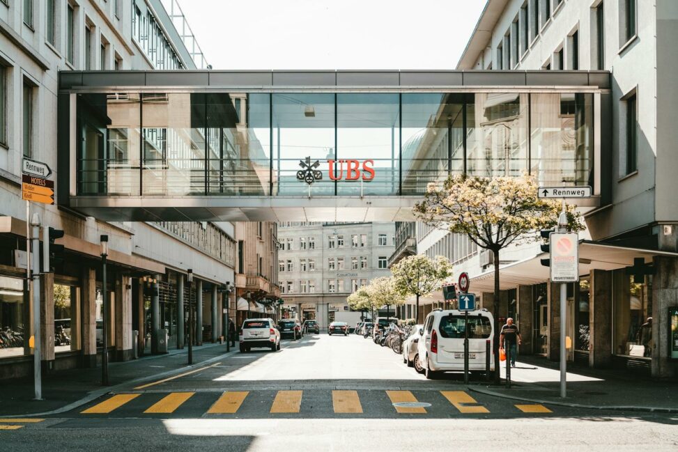Ubs, chainlink execute first onchain tokenized fund redemption in $100t market
