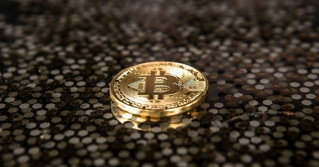 Blackrock bitcoin etf records $114 million in net outflows amid market volatility