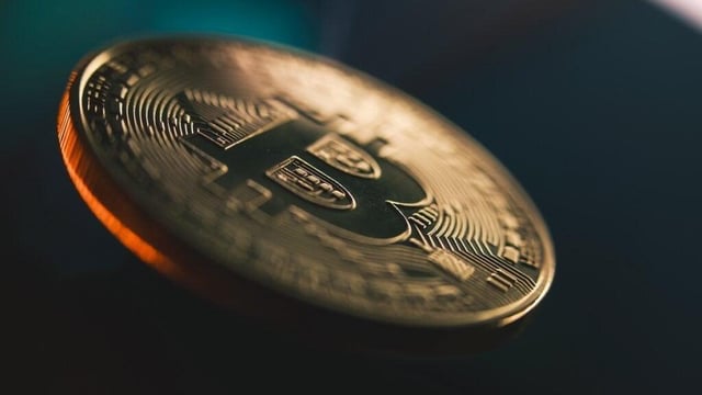 Michael saylor once mirrored warren buffett and 'dr doom' while predicting bitcoin's 'days are numbered' — it was a 'big mistake'