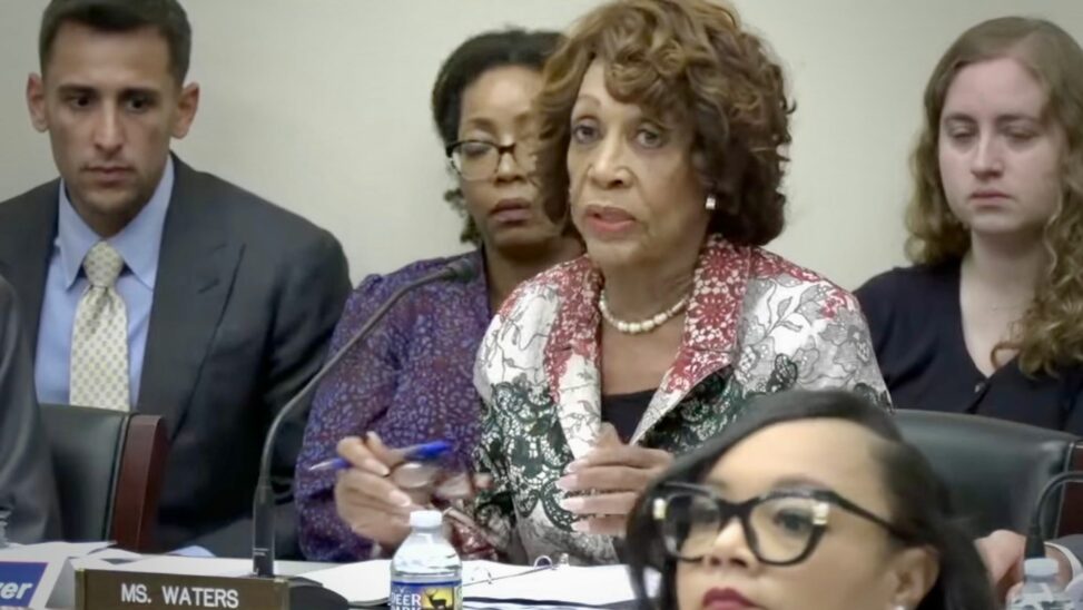 As democrats gain in odds to take u.s. house, waters bashes sec chair on crypto