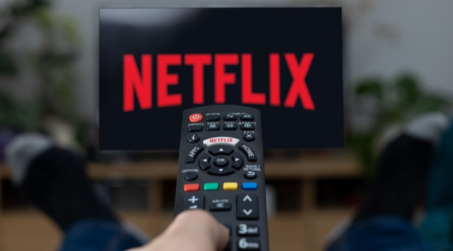 Netflix goes hollywood: set to buy warner bros., bringing harry potter and friends under one roof