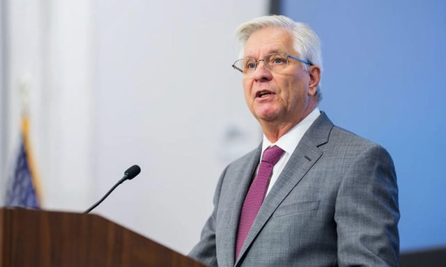 Trump set to interview pro crypto christopher waller for fed chair