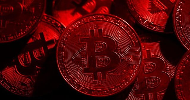 Bitcoin liquidations hit $148m as price spikes to $90k before retreating