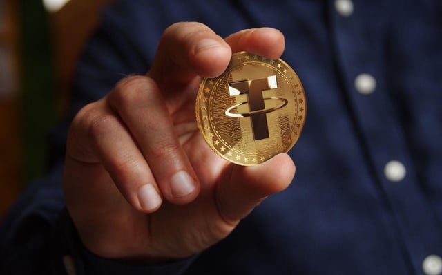 Crypto firms challenge banking sector on stablecoin reward restrictions