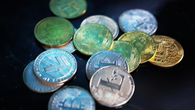 Cryptocurrency market faces uneasy start of the week