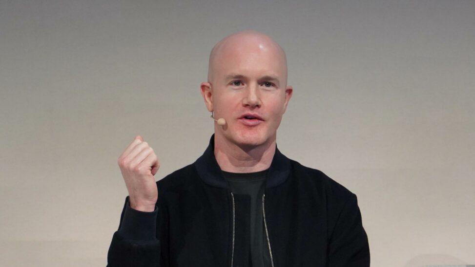 Coinbase ceo armstrong says banks that don't adapt stablecoin will be 'left behind'