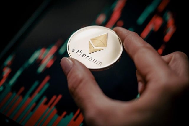 Tom lee says 'absurd' ai valuations aren't wrong as bitmine adds 102,259 eth