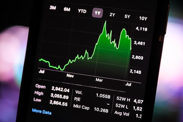 Bitcoin edges higher as boj lifts rates to 0.75%, signalling gradual tightening