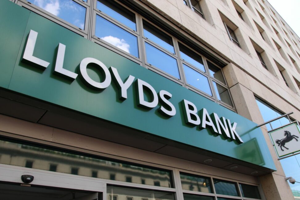 Lloyds bank completes uk’s first gilt purchase using tokenized deposits