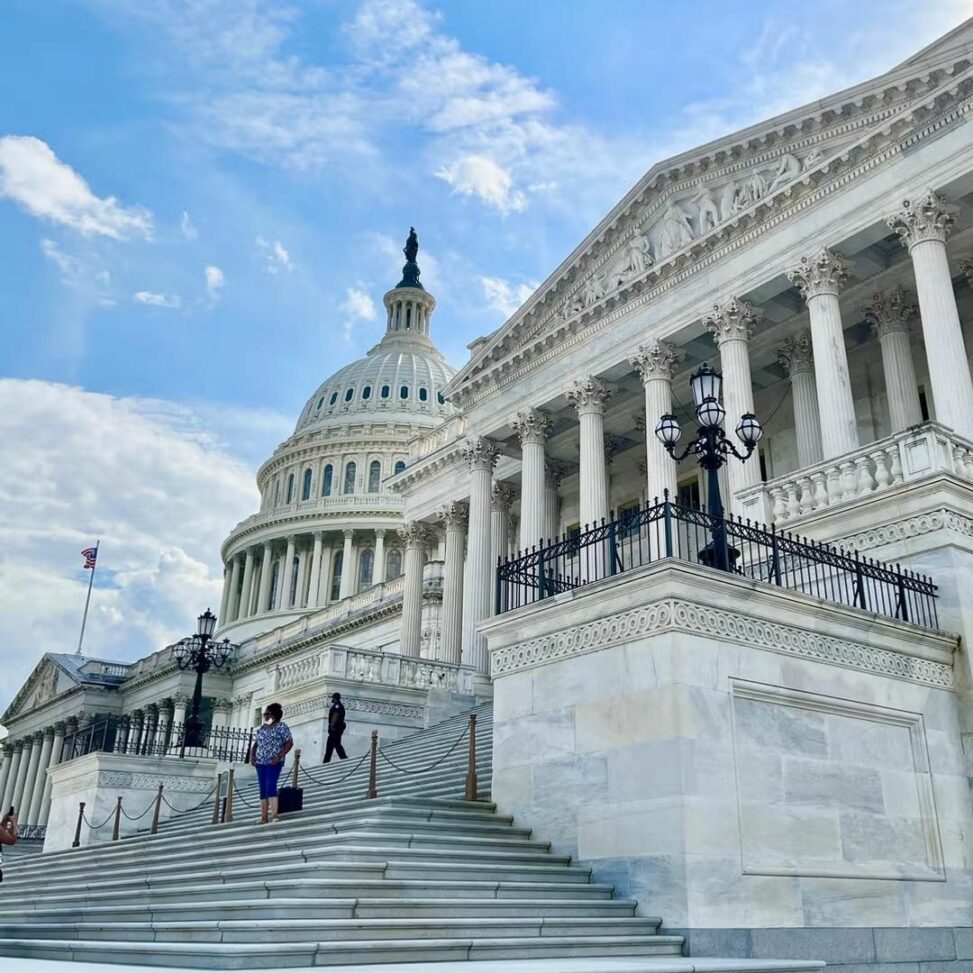 Senate democrats pursuing a friday call with crypto industry on market structure bill