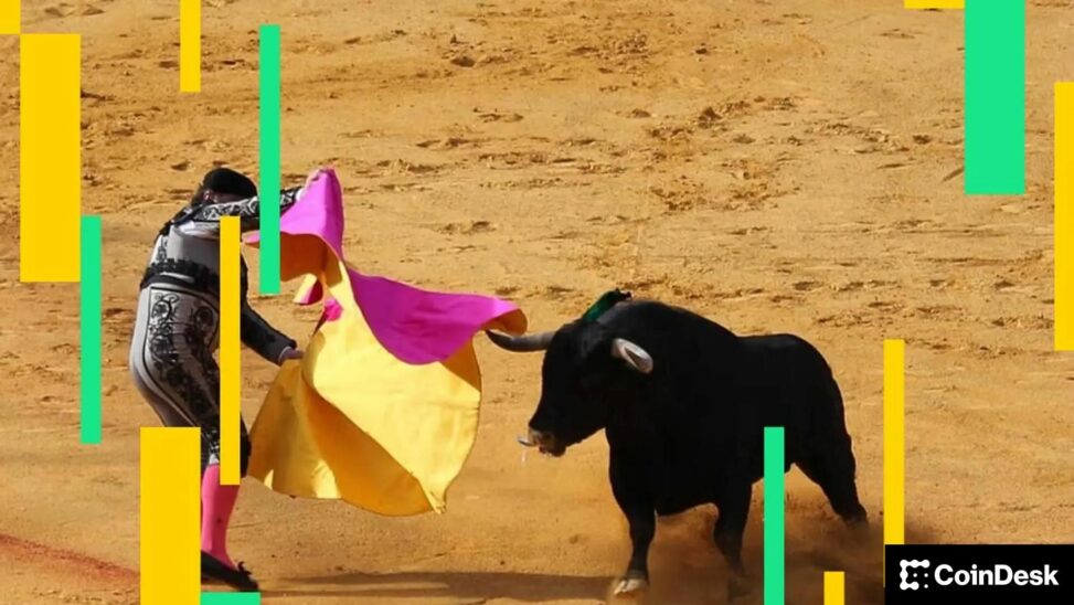 Btc, eth, sol move higher as markets eye fed, mag 7 earnings and weaker dollar