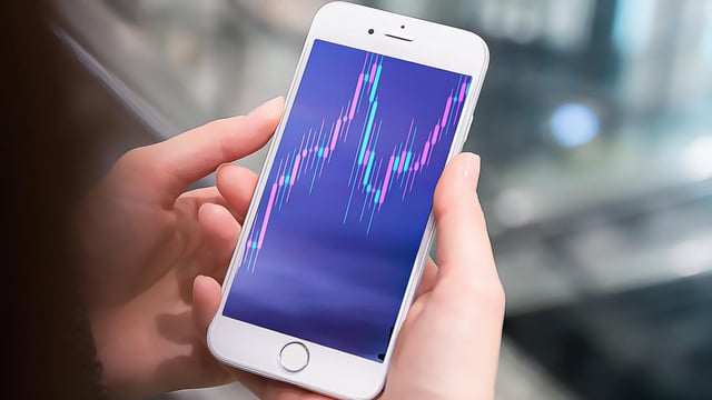 Signals minutes before crypto makes a big move: live news + macro calendar