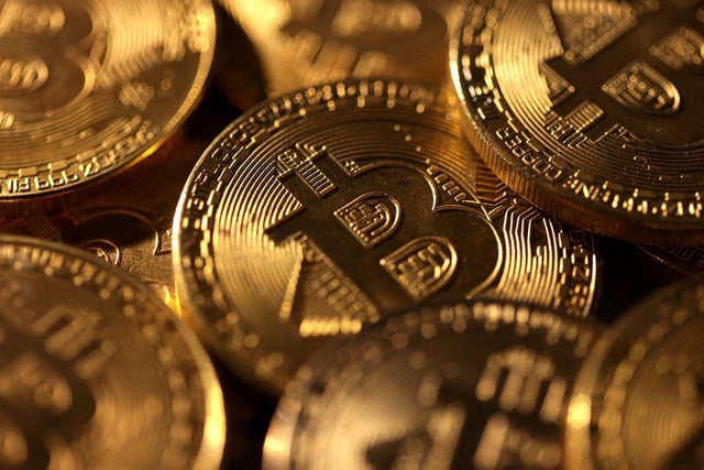 Morgan stanley files for bitcoin, solana etfs in digital assets push