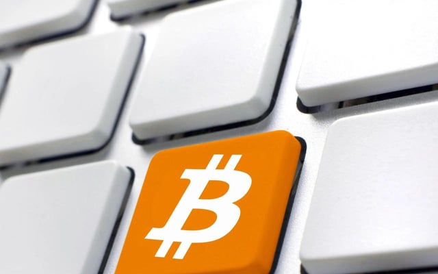 Bitcoin nears its most watched weekly signal as 200 ema comes into focus