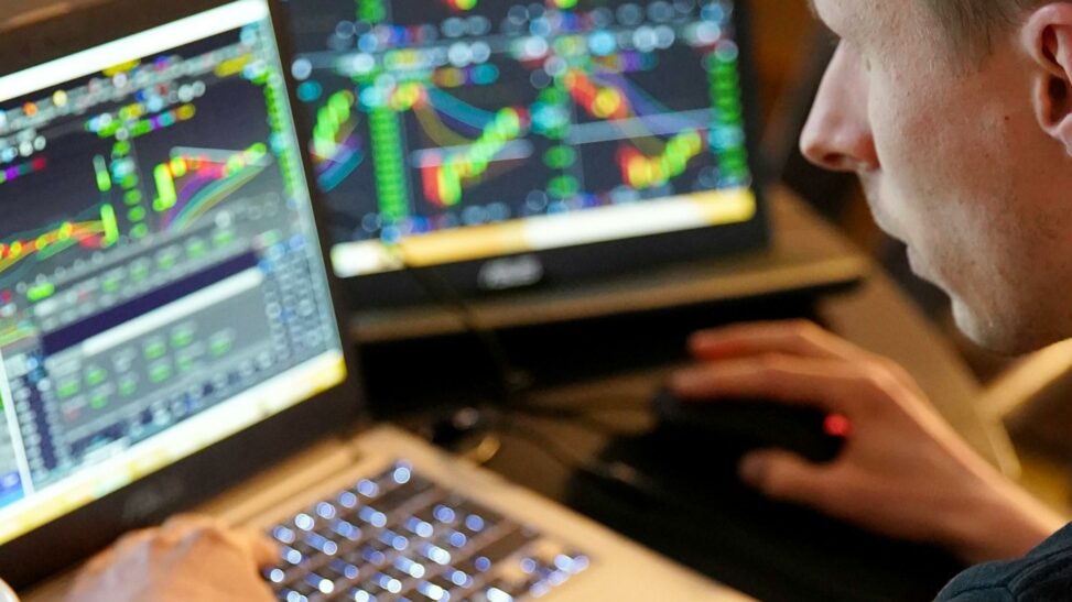 Polymarket reportedly seeking cftc approval to reopen main exchange to u.s. traders