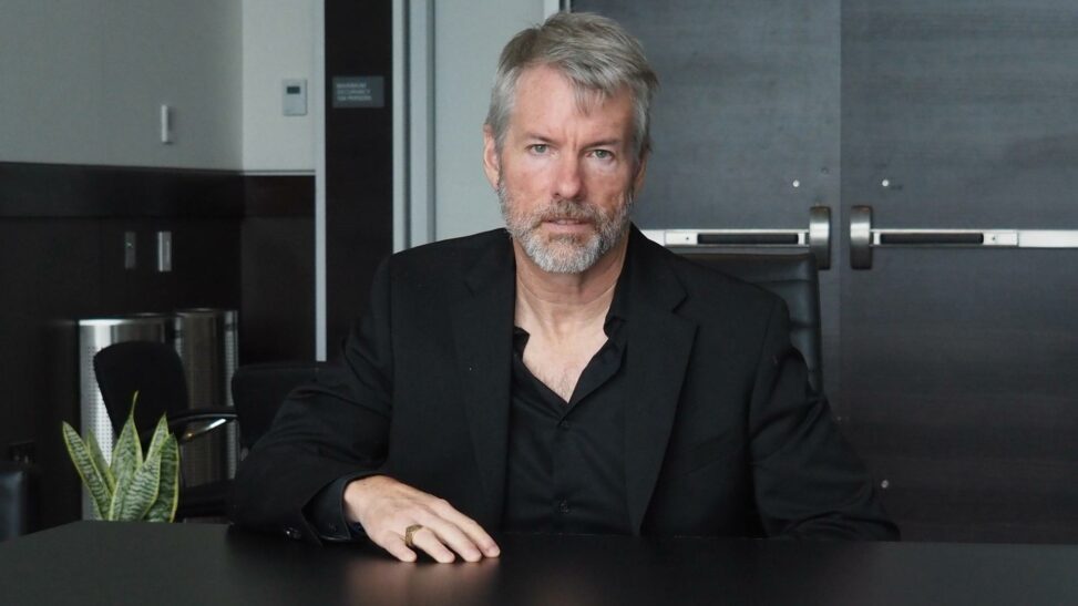 Michael saylor’s strategy buys 3,273 bitcoin as it inches closer to its 1 million target