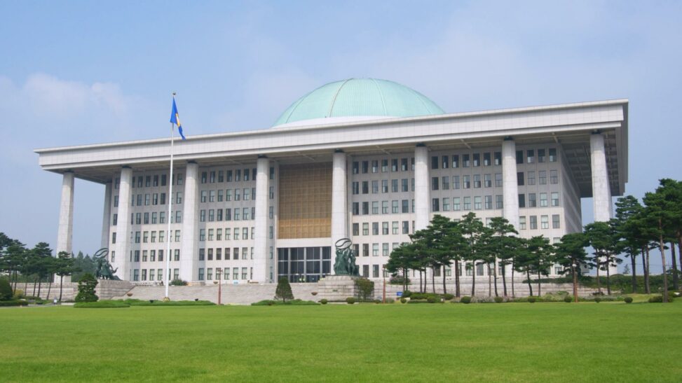 South korea proposes cryptocurrency law with bank style rules for stablecoins
