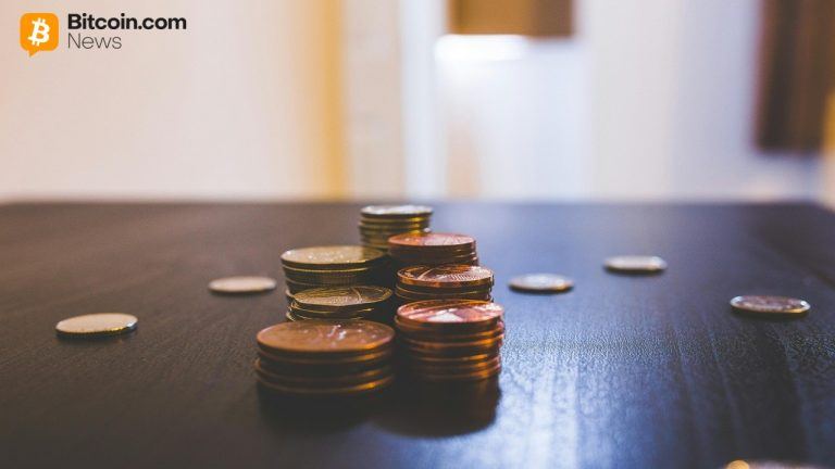 Whale wallets stack $4.3m in chainlink and dogecoin longs, $8m+ in pending orders