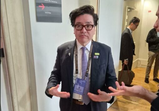 Tom lee calls strategy's bitcoin sale classic 'bottom behavior'