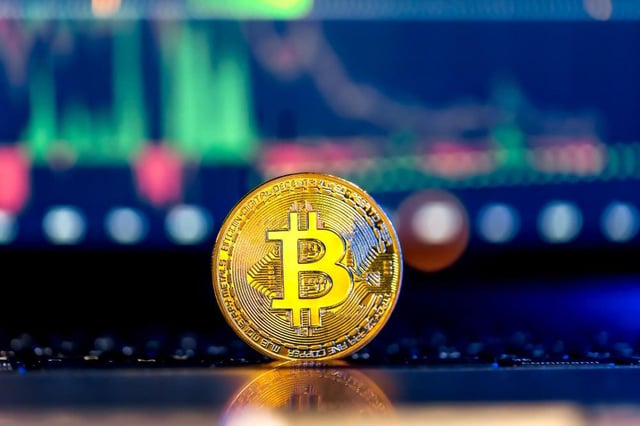 Grayscale's head of research says strategy should sell $3b bitcoin as btc holds below $60k