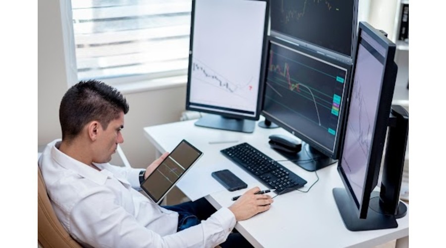 Understanding how funded trader programs work