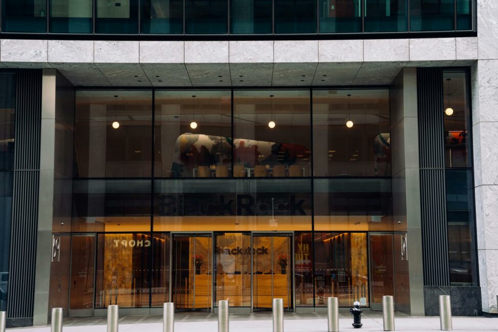Blackrock and fidelity are quietly turning bitcoin etfs into a two firm market