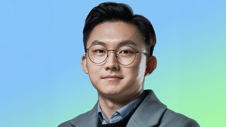As top analysts turn bearish on bitcoin, cryptoquant’s ceo stands almost alone