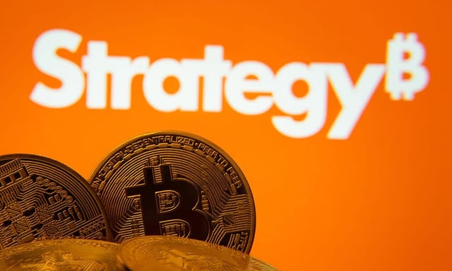 Cryptoquant urges strategy to pause bitcoin buying as cash reserves fall 38%