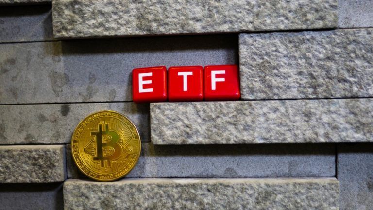 Bitcoin etfs lose $68m despite ark and fidelity $121m inflow