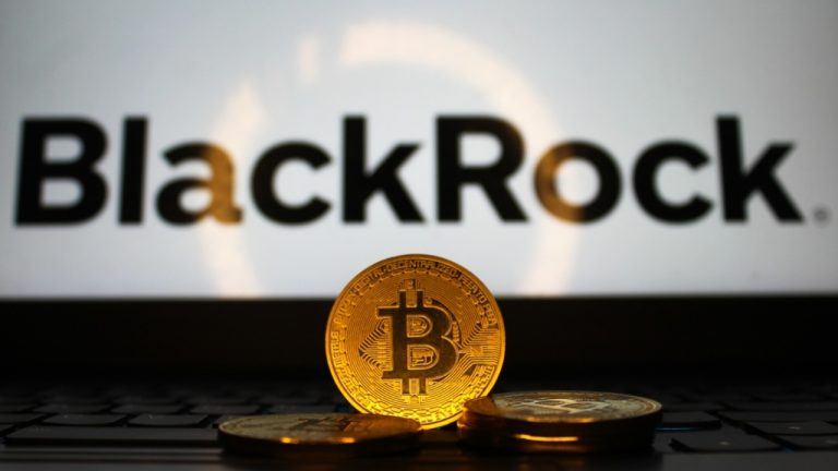 Blackrock’s $300m ibit exit extends bitcoin etf outflow streak to 8 days