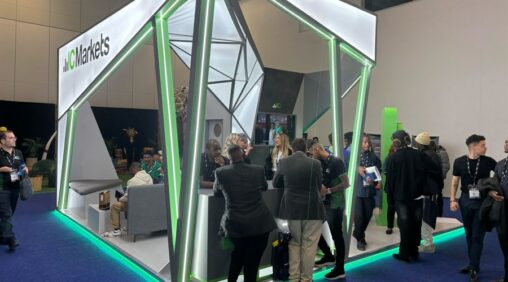 Etoro adds ai, refreshes brand with a new logo; ic markets plans website migration