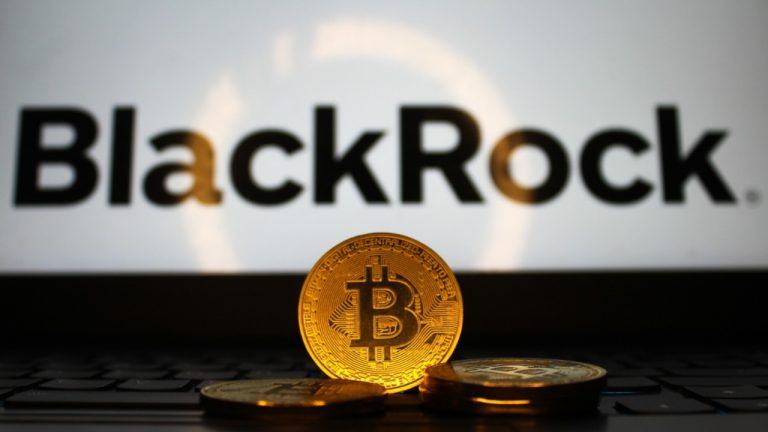 Blackrock pulls in $204m as bitcoin etfs finish the week positive