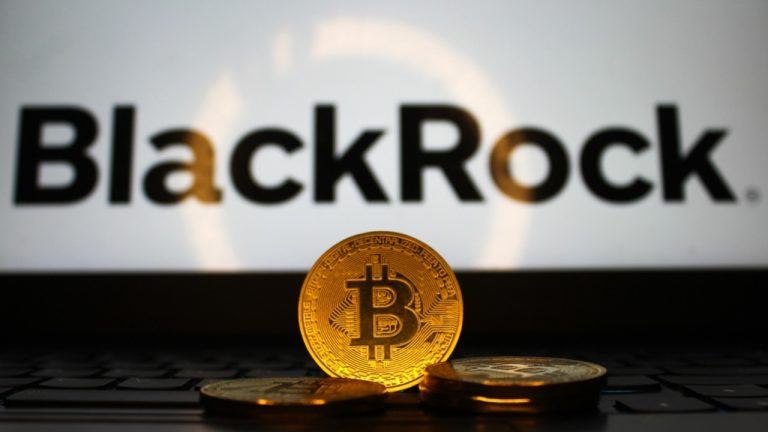 Blackrock’s ibit sees $773 million weekly exit as bitcoin etfs lose $527 million
