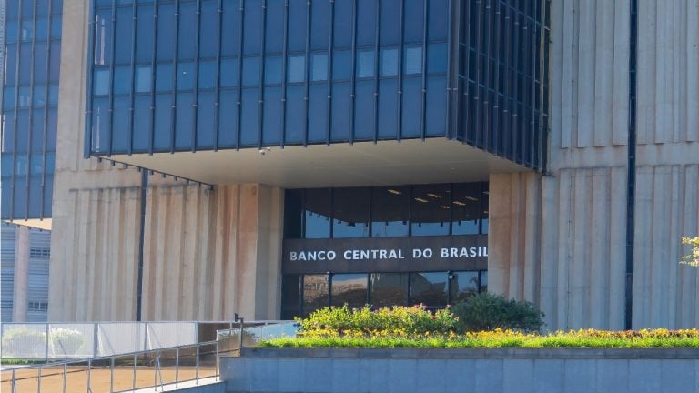 Stablecoins eclipse bitcoin in brazil as demand hits $14.68b