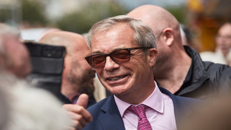 Nigel farage faces fresh scrutiny as report links convicted crypto gambling entrepreneur to undisclosed benefits