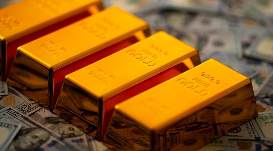 Gold drops 3%, but bullish ema cross keeps $4900 price prediction alive