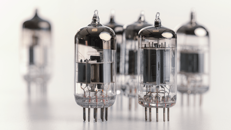 A 460 vacuum tube computer shows what modern laptops hide