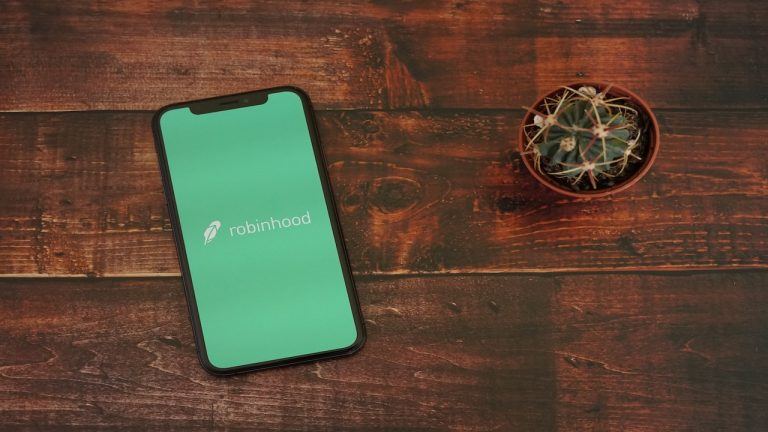 Robinhood chain tops $3b daily dex volume, pushes uni burn past $1m