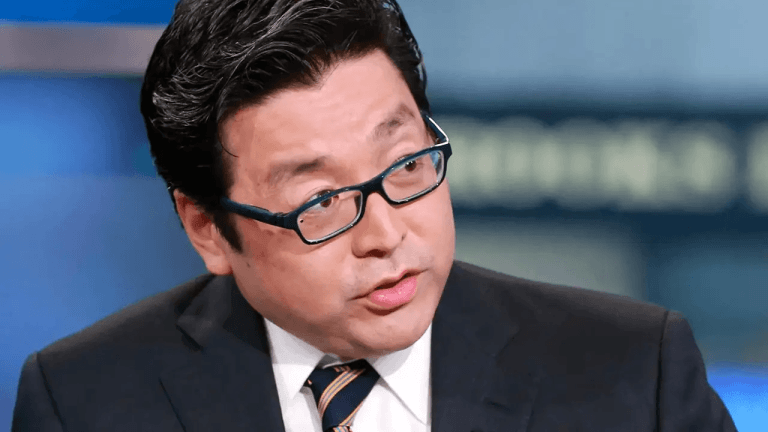 Tom lee says a 2% bitcoin bet quietly became an 85% portfolio