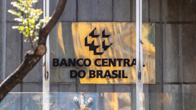 Binance and itau file for crypto licenses in brazil as rivals exit